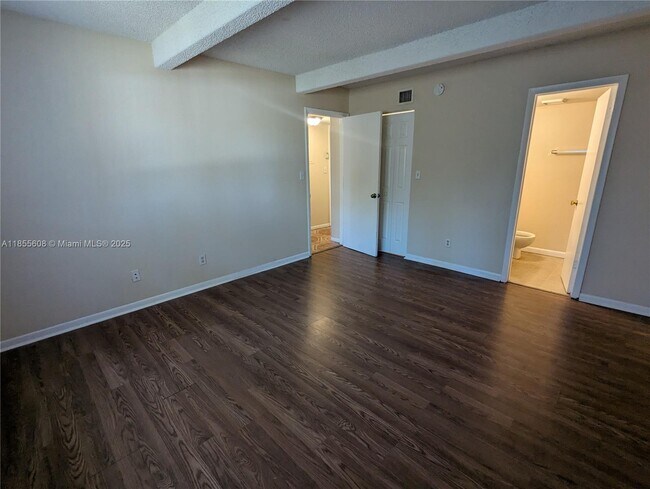Building Photo - 1025 S Flagler Ave