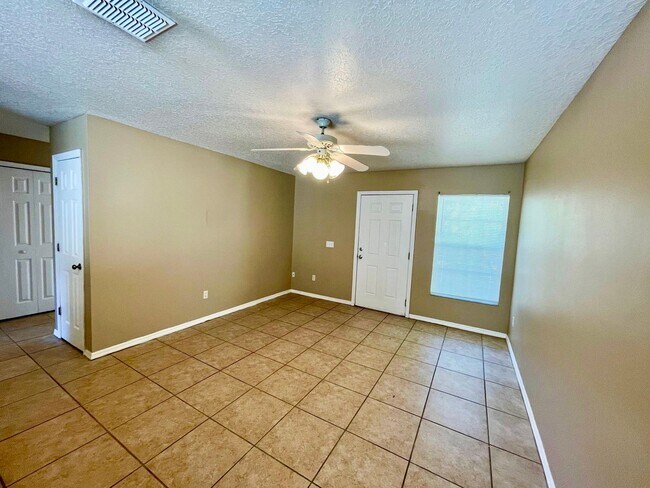 Building Photo - 115 Stefanik Rd