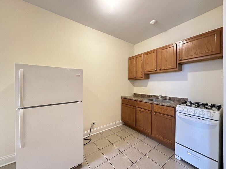Building Photo - 4854 N Damen Ave