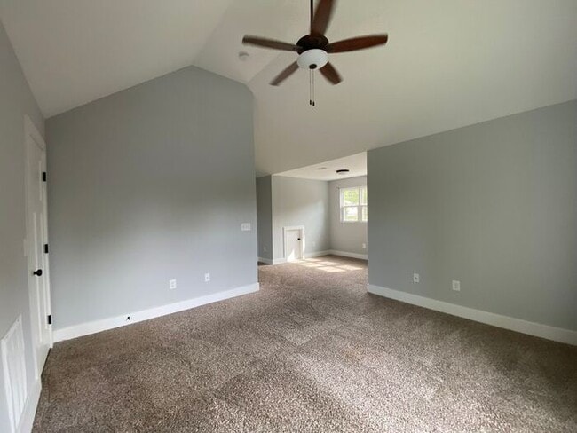 Building Photo - Beautiful 3 Bed 2 Bath in Madison - Newer Construction