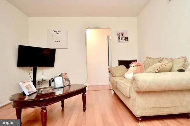 Building Photo - 2634 N Centre St