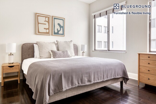 Building Photo - 612 Flower St