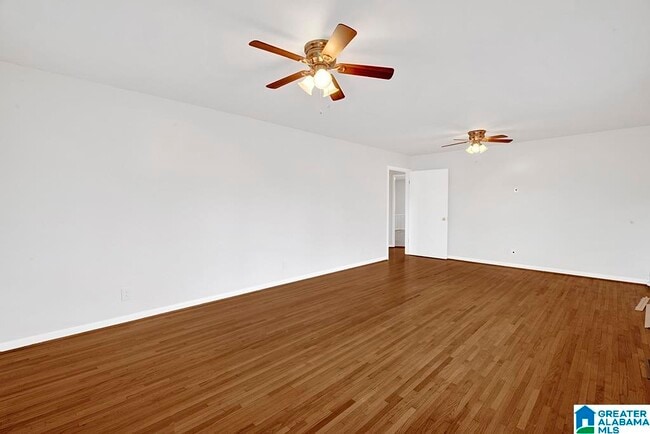 Building Photo - 126 E Jones Ct