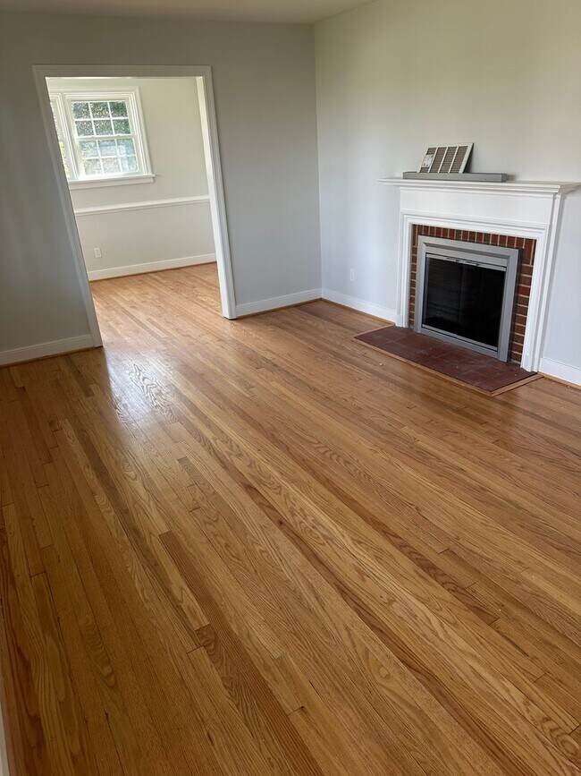 Building Photo - Renovated 3 bedroom 1 bath brick ranch