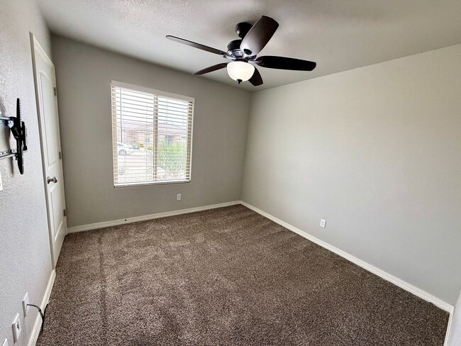 Building Photo - Stylish 3BR Home in Cerbat Vistas | Split Floor Plan, Covered Patio & 2-Car Garage!