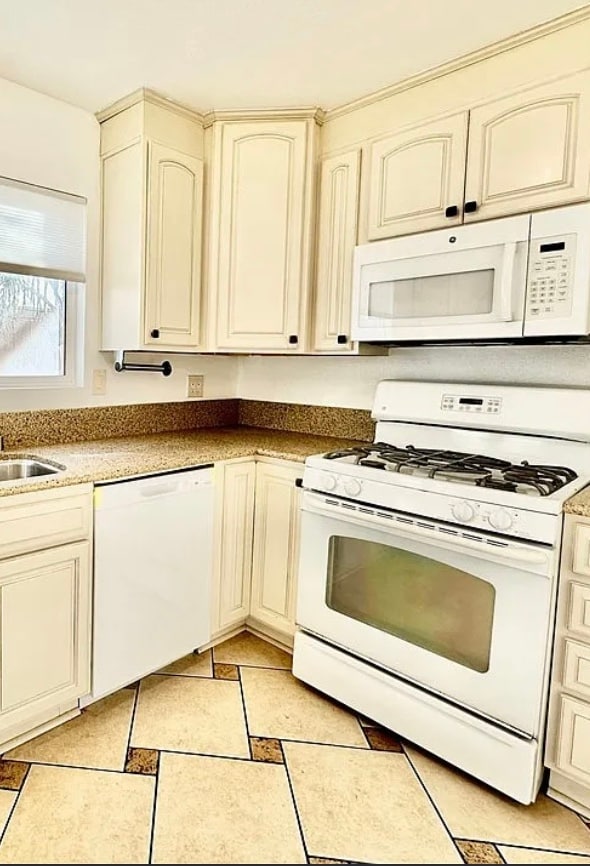 Building Photo - 34054 Mazo Dr