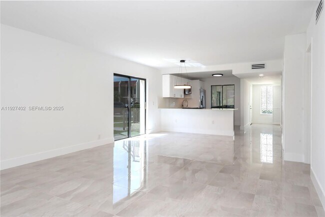 Building Photo - 16461 Blatt Blvd