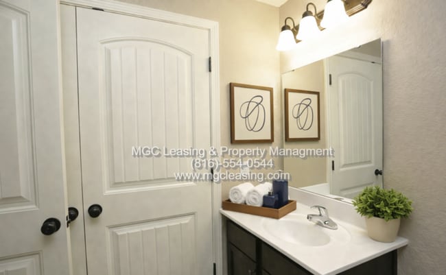 Building Photo - Eagle Creek Townhomes — Ask us about our June Specials!