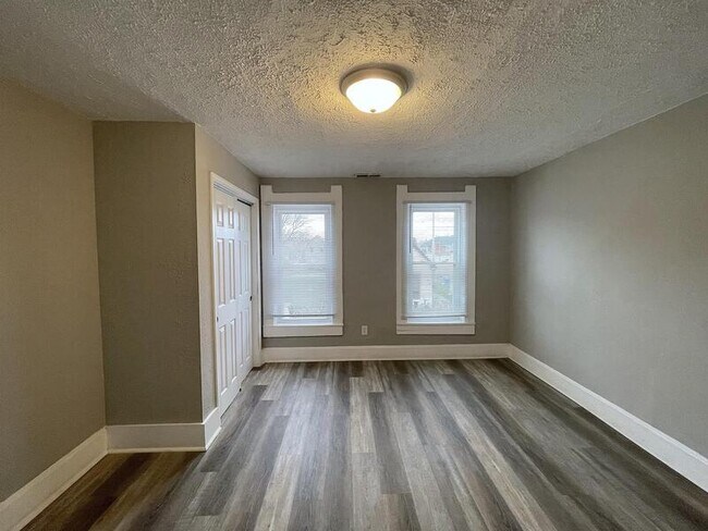 Building Photo - 18 Iowa St