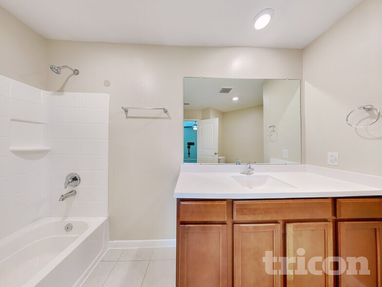 Building Photo - 832 Painted Bison Dr