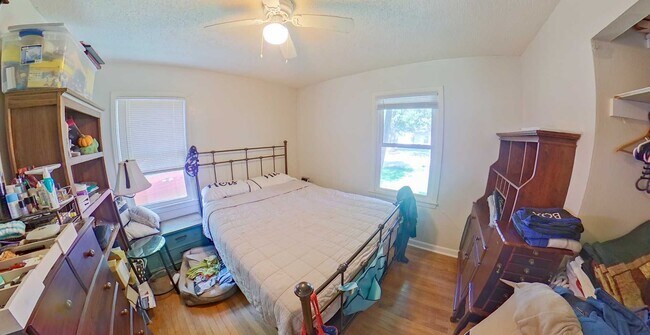 Building Photo - 3D Tour Available - Single-Family Home + Off-Street Parking + Washer & Dryer! Available October 3rd!