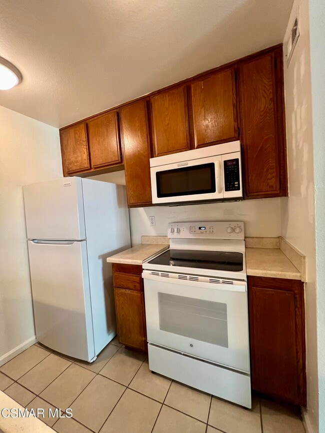 Building Photo - 28510 Conejo View Dr