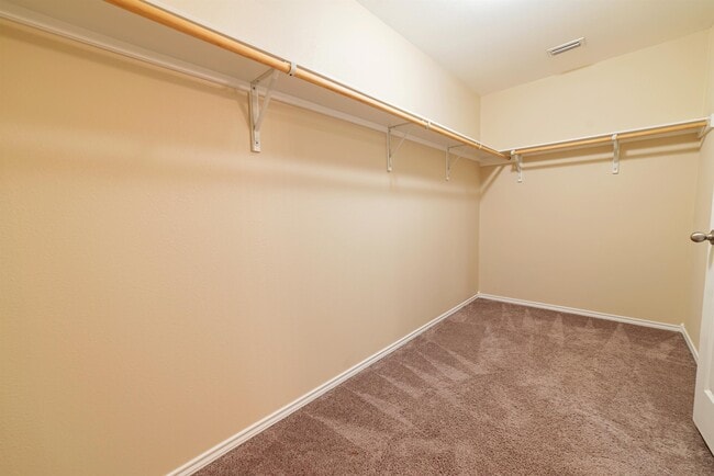 Building Photo - 3305 Charolais Dr