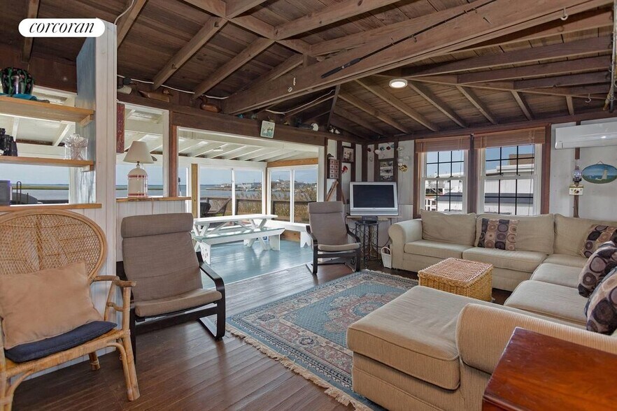 Building Photo - 39 Point Rd