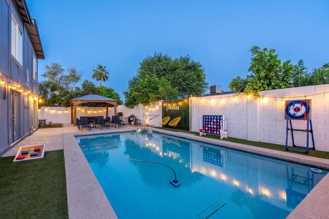 Building Photo - 3733 E Dahlia Dr