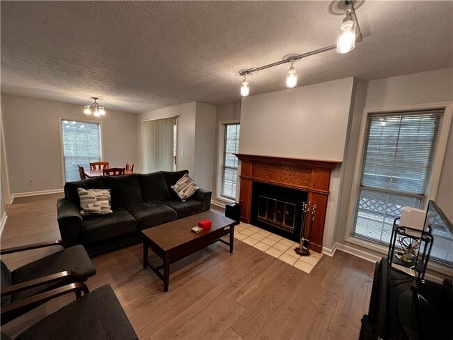 Building Photo - 1346 Weatherstone Way NE