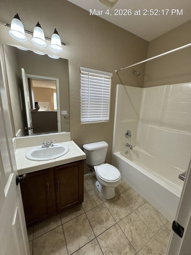 Building Photo - Gorgeous NW Visalia home located in Avalon gated community!  Available Now !!