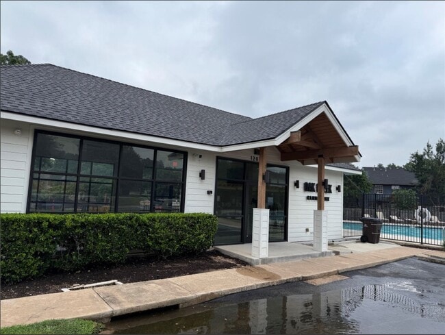 Building Photo - 2310 Falcon Dr