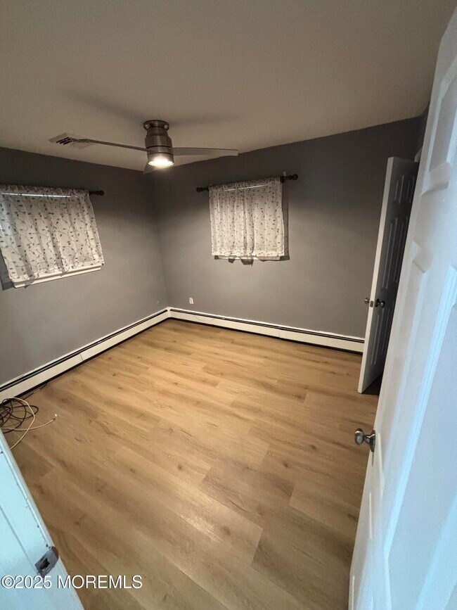 Building Photo - 127 Bloomfield Rd