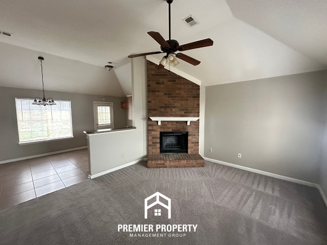 Building Photo - Cozy 3-Bedroom Memphis Rental with Brick Fireplace, High Ceilings & Fenced Yard
