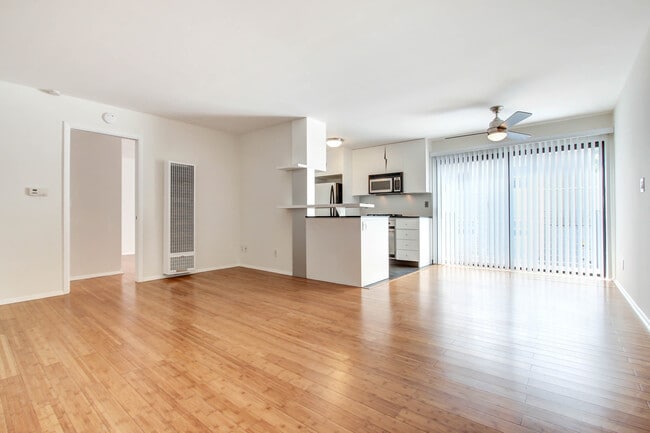 Building Photo - 117 Pacific St. in Sant Monica - 1 block to the beach and Main St!