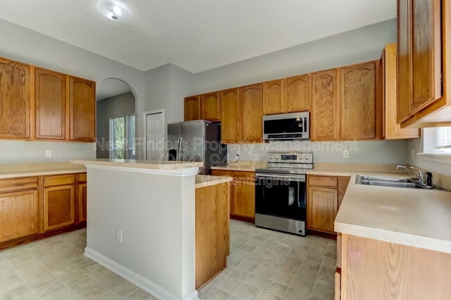 Building Photo - 409 S Hidden Tree Dr