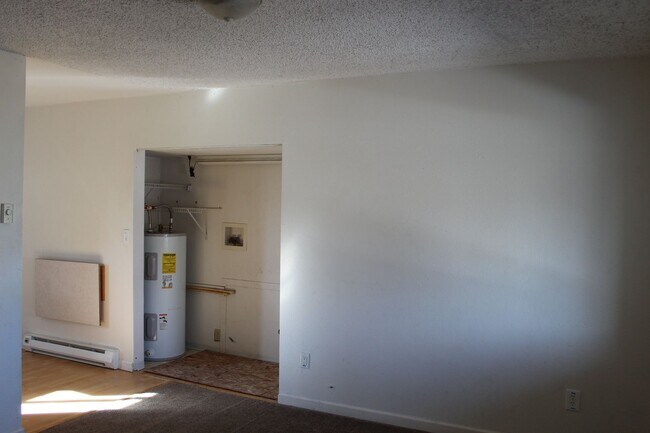 Building Photo - 1106 S Beeman St
