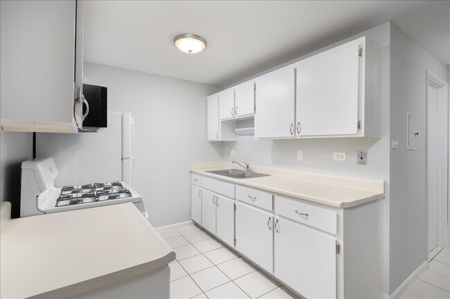 Building Photo - 5740 East Ave