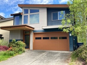 Building Photo - Newcastle Home