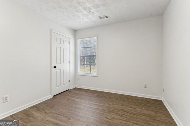 Building Photo - 410 Shenandoah Ct