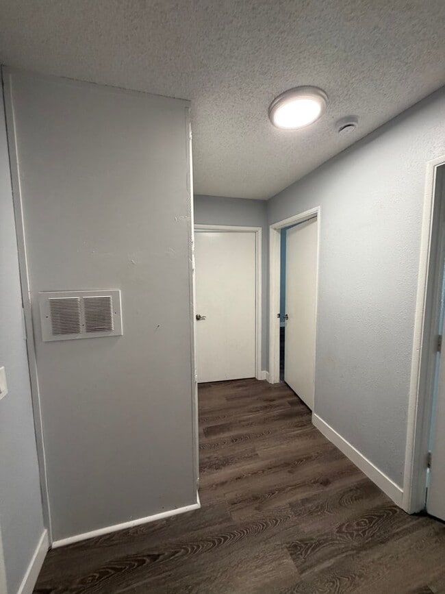 Building Photo - 1125 E Ventura St