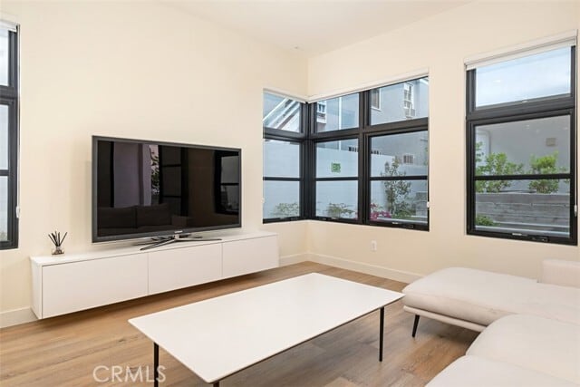 Building Photo - 822 S Plymouth Blvd