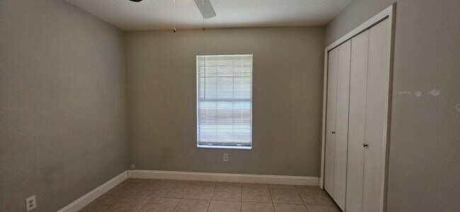 Building Photo - Charming 3-Bedroom Home in Deland – Water and Lawncare Included!