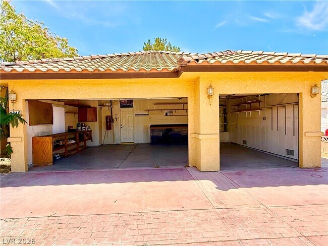 Building Photo - 3810 E Mount Charleston Dr