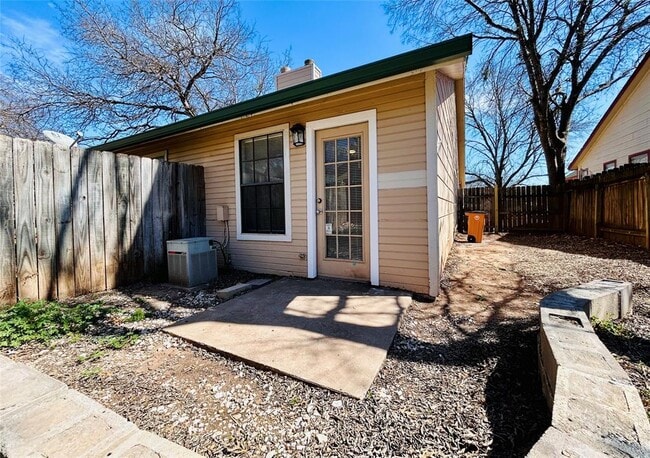 Building Photo - 9400 Kempler Dr