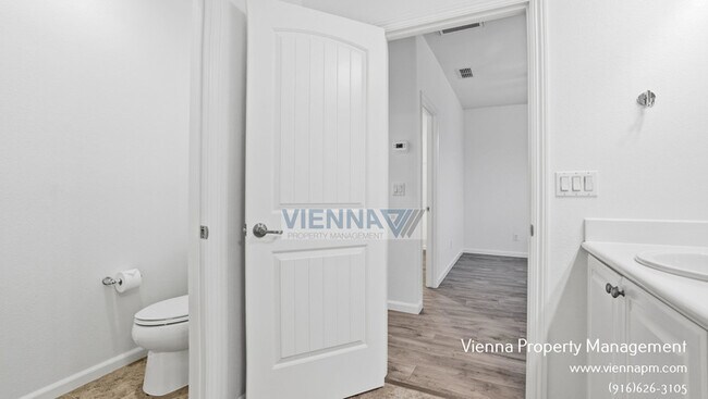 Building Photo - 3033 Ardley Dr