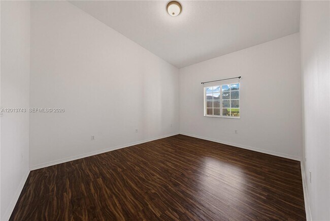 Building Photo - 3393 NE 11th Dr