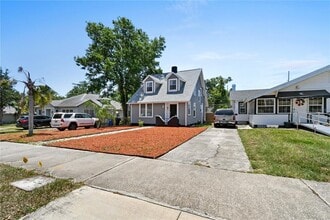 Building Photo - 766 13th Ave S