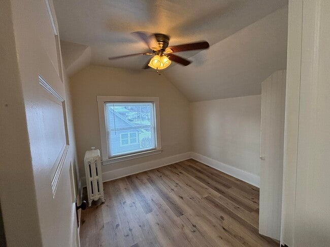 Building Photo - 428 Ideal St