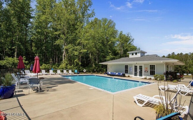 Building Photo - 425 Palisades Dr