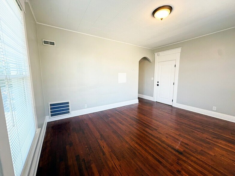 Building Photo - 509 N Meridian St