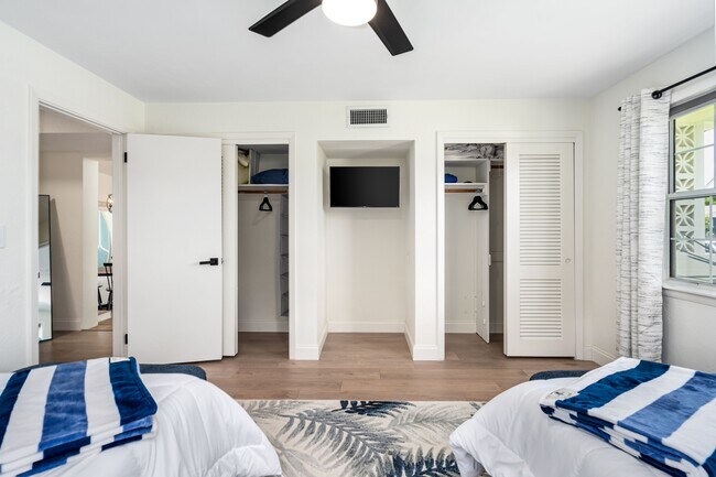 Building Photo - 94 Ivanhoe Dr