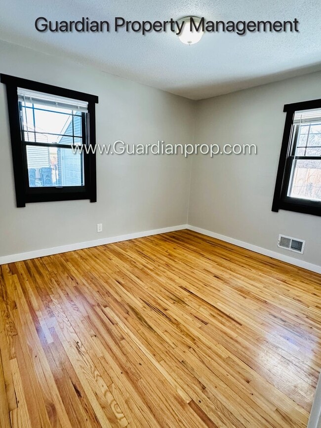 Building Photo - Richfield Single Family Home, Fenced Yard, 2 Car Garage, Dishwasher