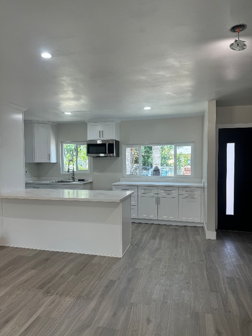 Building Photo - 14670 Harding St