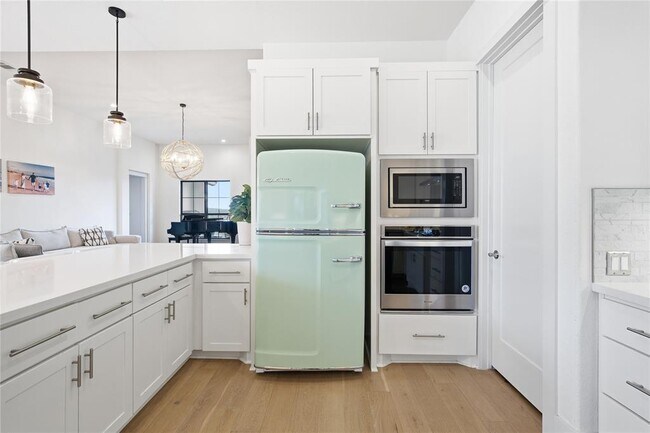 Building Photo - 321 Sweet Grass Ln