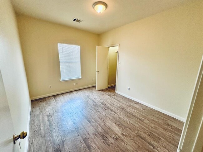 Building Photo - 2873 Southampton Way