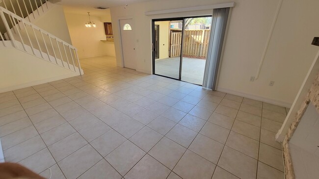 Building Photo - 117 1st Ct