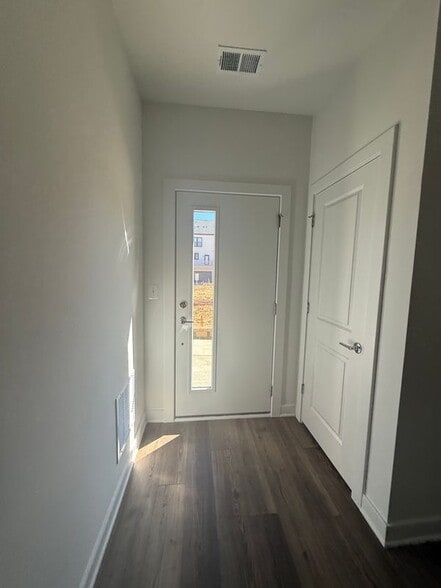 Building Photo - 1309 Bracken Ln