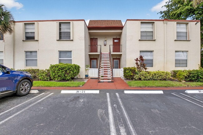 Building Photo - 10 Willowbrook Ln