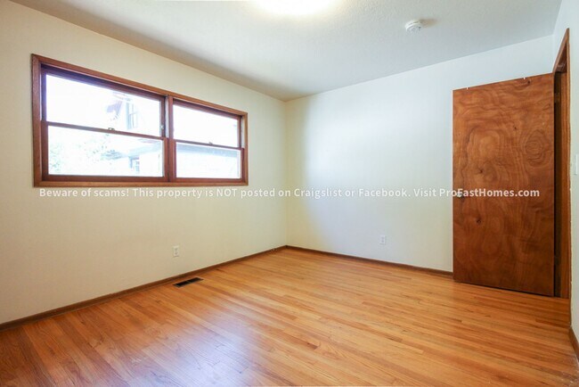 Building Photo - 5903 NE 30th Ave